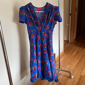 Vintage Betsey Johnson size 4 floral blue and pink dress with puffy cap sleeves